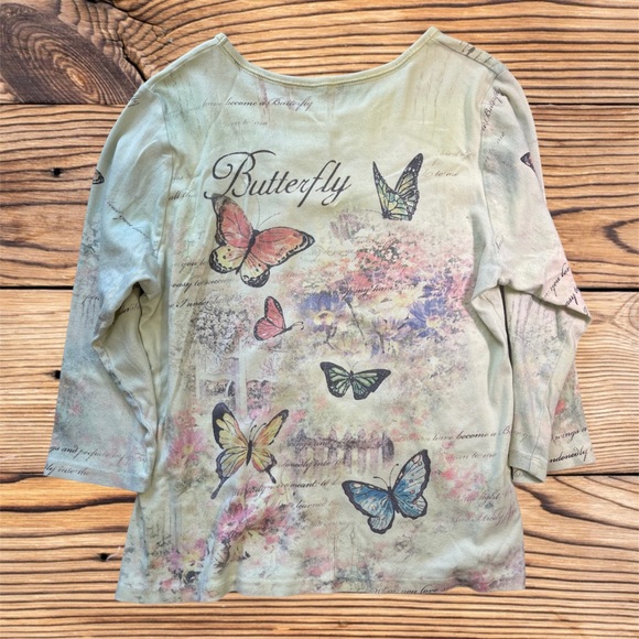 Women’s Large Butterfly Blouse from Dollywood Boutique - Picture 3 of 3